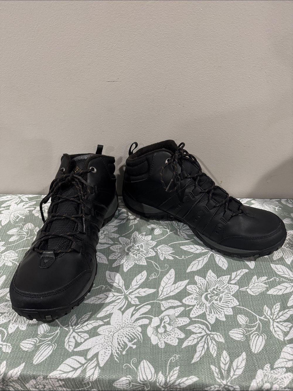 Columbia Men's Black All-Terrain Hiking Shoes (Size: 11)